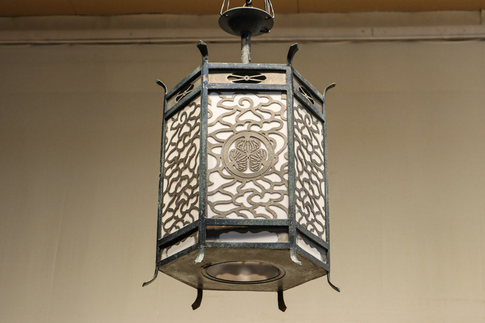 2種類の和柄文様で和の趣きある天井直付け吊り灯籠 DC8328 – 古福庵