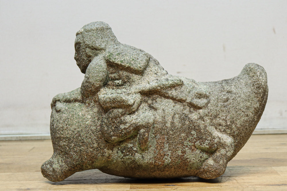 Stone statue of a boar DC8330
