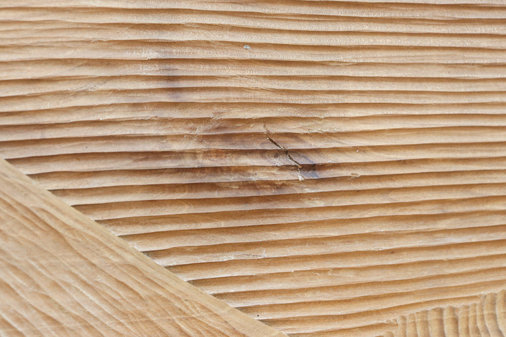 削り模様に昇り龍の絵柄が浮かぶ上品な木彫りの一枚絵　DC8332