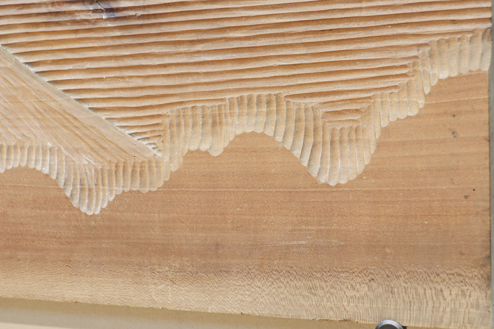 削り模様に昇り龍の絵柄が浮かぶ上品な木彫りの一枚絵　DC8332