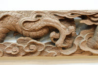 2体の龍の威厳ある姿を描く彫刻梁飾り　DC8334