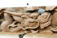 2体の龍の威厳ある姿を描く彫刻梁飾り　DC8334