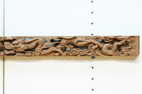 2体の龍の威厳ある姿を描く彫刻梁飾り　DC8334