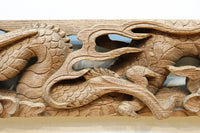 2体の龍の威厳ある姿を描く彫刻梁飾り　DC8334