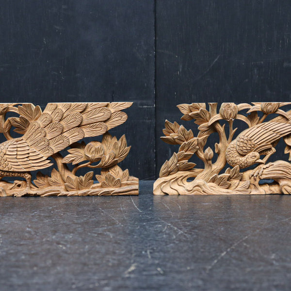 躍動感のある孔雀(くじゃく)を描いた彫刻飾り DC8347ab 在庫(a:1 b:1