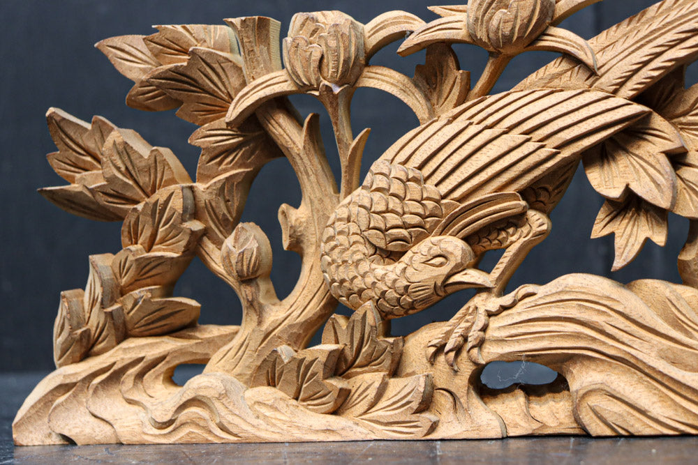 躍動感のある孔雀(くじゃく)を描いた彫刻飾り DC8347ab 在庫(a:1 b:1