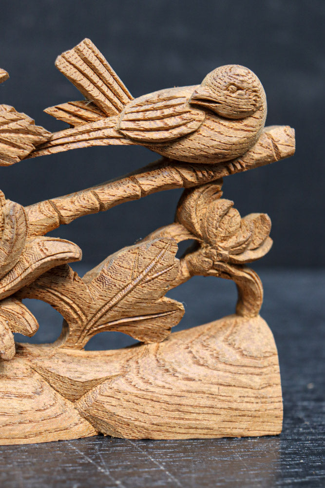 菊の花と小鳥が細やかに彫り描かれた彫刻飾り　DC8349ab　在庫(a:1 b:1)枚