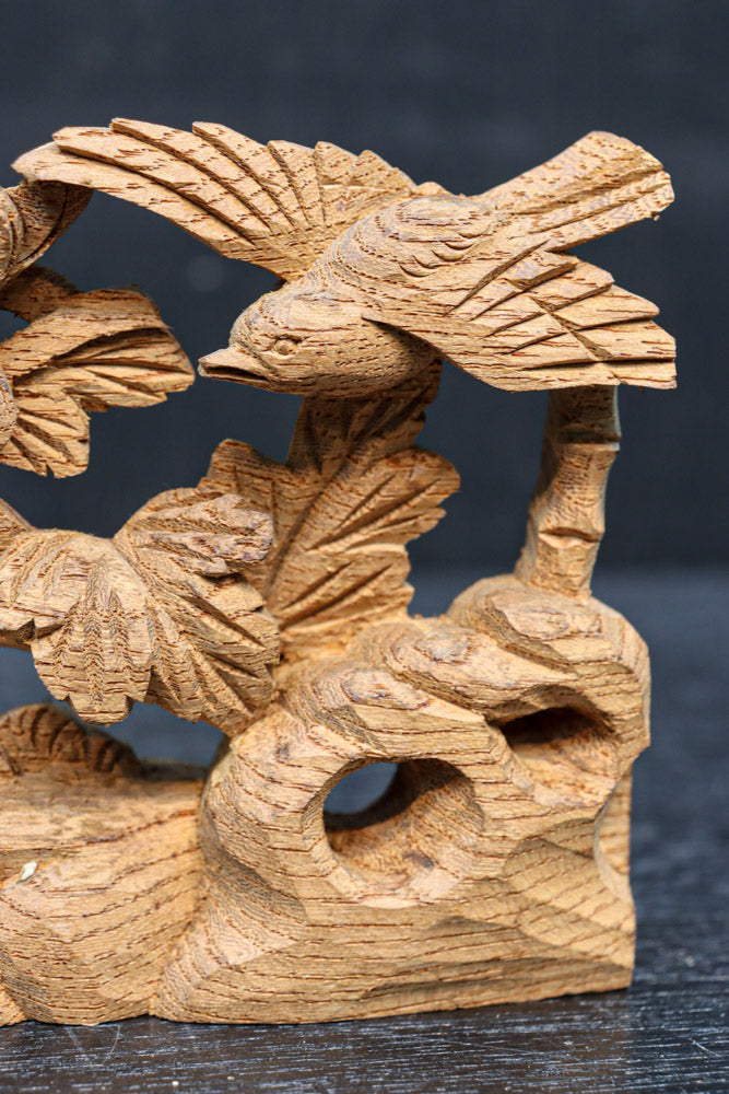 菊の花と小鳥が細やかに彫り描かれた彫刻飾り　DC8349ab　在庫(a:1 b:1)枚