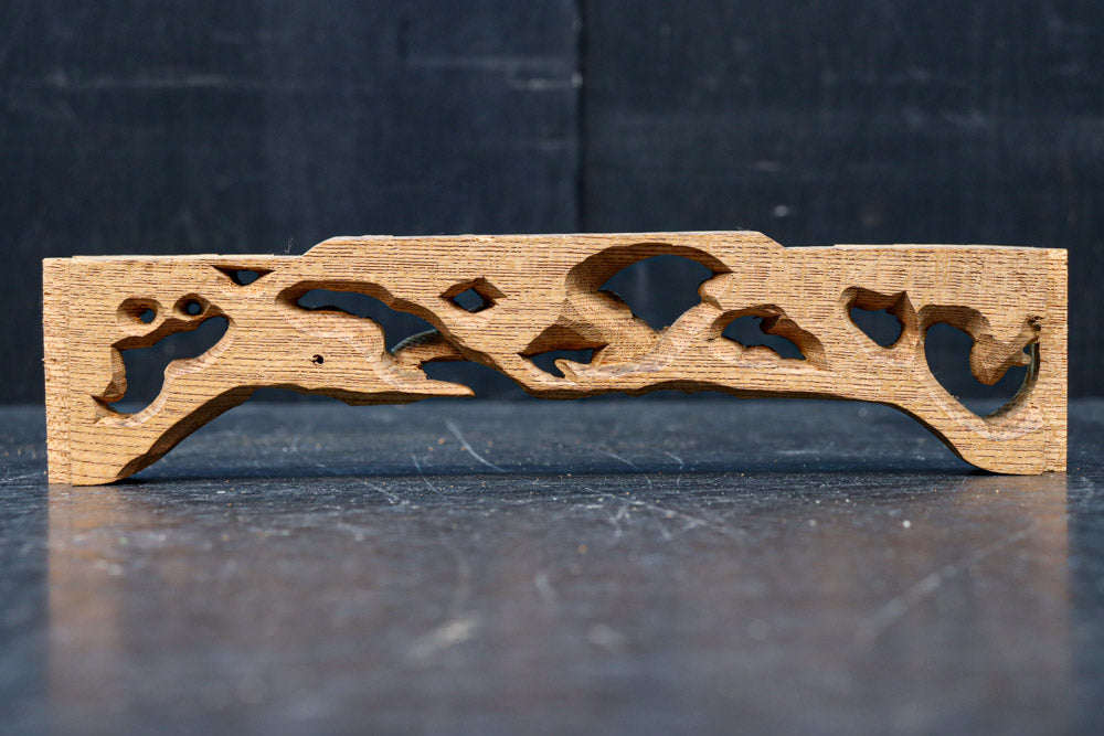 梅や松と小鳥の穏やかな風景を描いた小型の彫刻飾り　DC8350ab　在庫(a:1 b:1 )枚