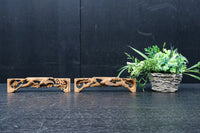 梅や松と小鳥の穏やかな風景を描いた小型の彫刻飾り　DC8350ab　在庫(a:1 b:1 )枚