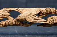 梅や松と小鳥の穏やかな風景を描いた小型の彫刻飾り　DC8350ab　在庫(a:1 b:1 )枚