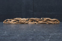 雄々しい龍を描いた彫刻飾り　DC8352