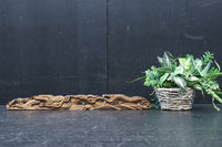 雄々しい龍を描いた彫刻飾り　DC8352