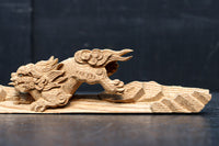 躍動感あふれる三頭の獅子を描いた上質な小型彫刻飾り　DC8353