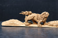 躍動感あふれる三頭の獅子を描いた上質な小型彫刻飾り　DC8353