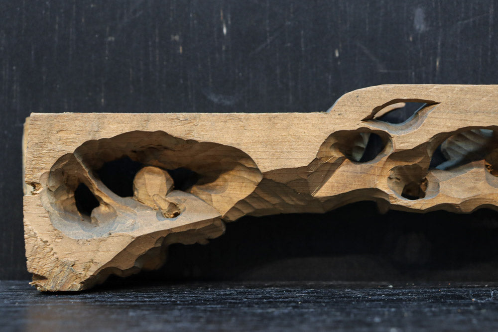 松や梅と小鳥の風情ある風景を描いた小型の彫刻飾り DC8355ab 在庫(a:1