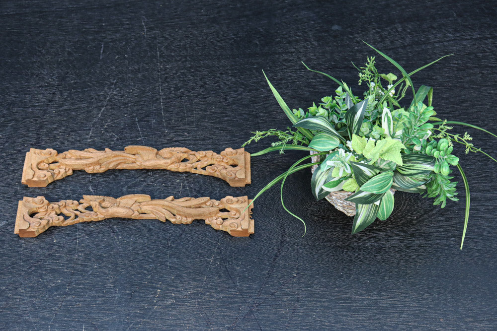 優雅に舞う鳳凰を描いた小さな彫刻飾り　DC8356ab　在庫(a:1 b:1)個