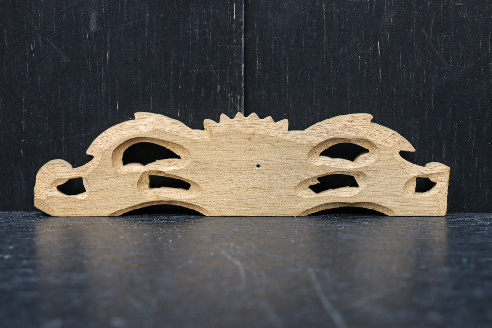 可愛らしい菊の花の小さな彫刻飾り　DC8359　在庫2個