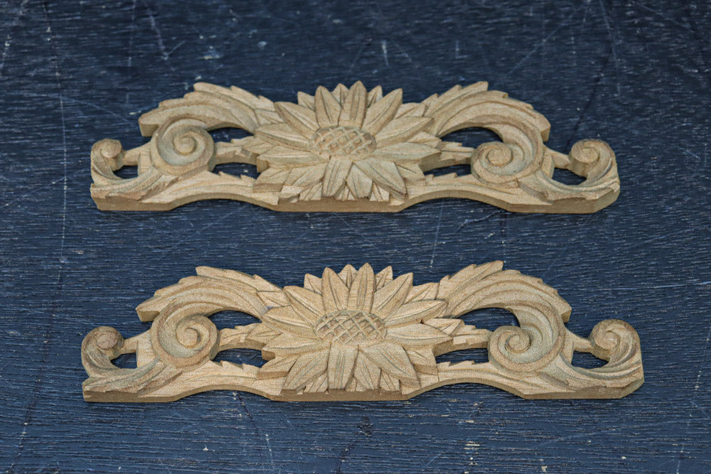 可愛らしい菊の花の小さな彫刻飾り　DC8359　在庫2個