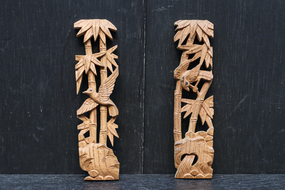 竹と小鳥を可憐に描く縦使いの彫刻飾り　DC8360ab　在庫(a:1 b:1)枚