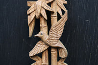 竹と小鳥を可憐に描く縦使いの彫刻飾り　DC8360ab　在庫(a:1 b:1)枚