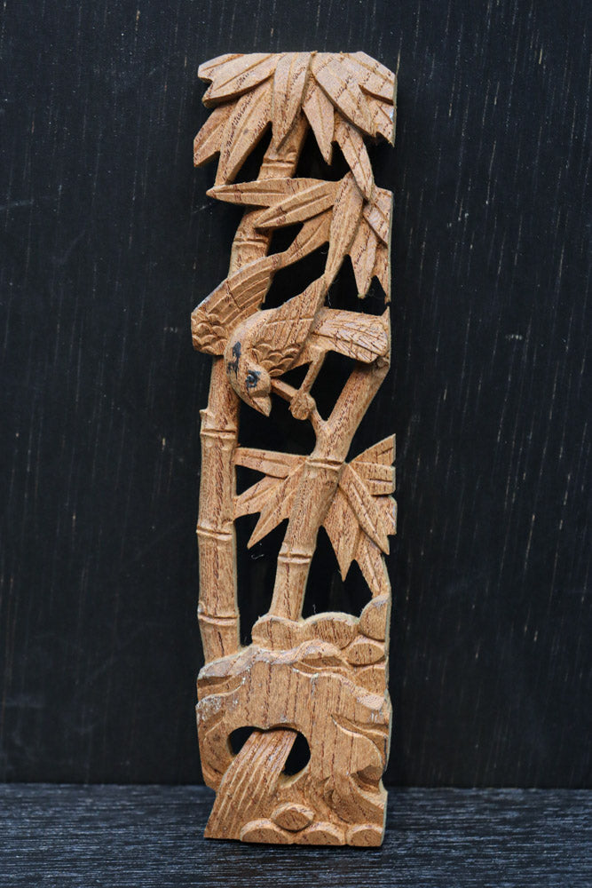 竹と小鳥を可憐に描く縦使いの彫刻飾り　DC8360ab　在庫(a:1 b:1)枚