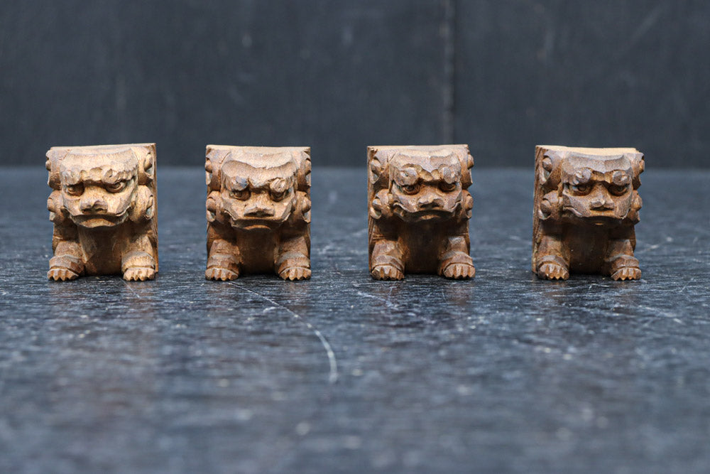 勇ましい表情に味わいが滲み出た小さな獅子の彫刻飾り　DC8361　在庫4個