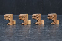 勇ましい表情に味わいが滲み出た小さな獅子の彫刻飾り　DC8361　在庫4個