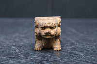 勇ましい表情に味わいが滲み出た小さな獅子の彫刻飾り　DC8361　在庫4個