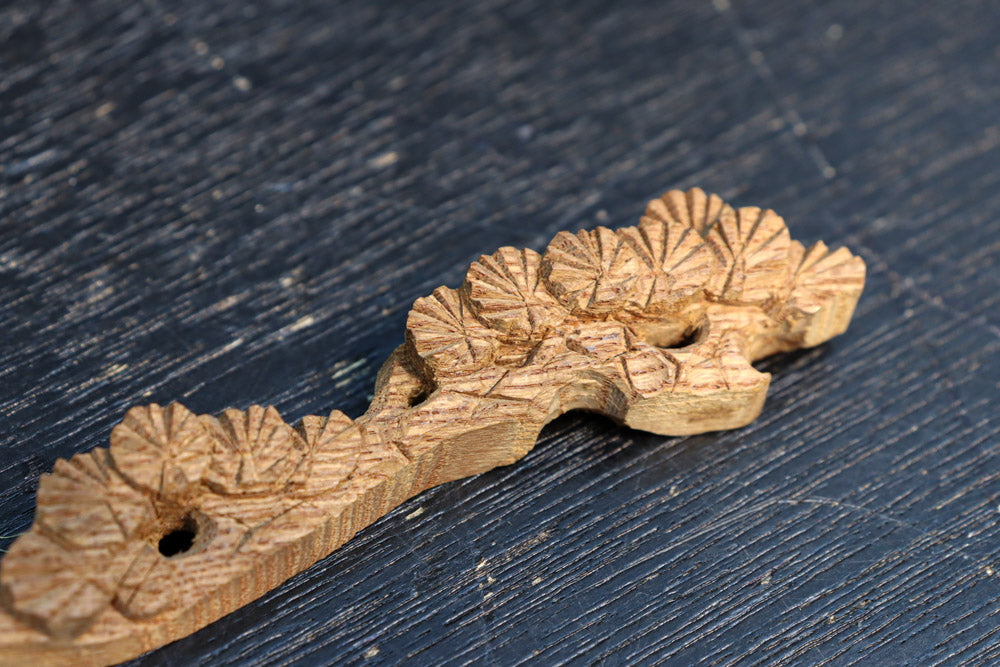 極小!! 小さなサイズに立派な松の木を描いた彫刻飾りセット DC8363