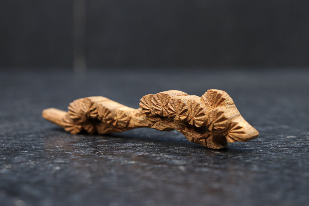 極小!! 小さなサイズに立派な松の木を描いた彫刻飾りセット DC8363