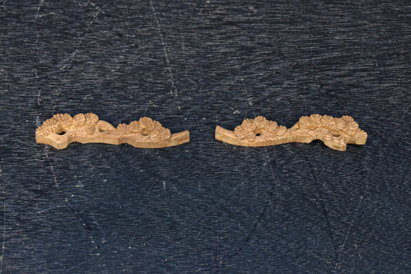 極小!! 小さなサイズに立派な松の木を描いた彫刻飾りセット　DC8363　在庫2個一組