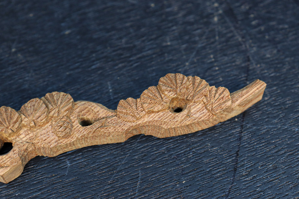 極小!! 小さなサイズに立派な松の木を描いた彫刻飾りセット DC8363