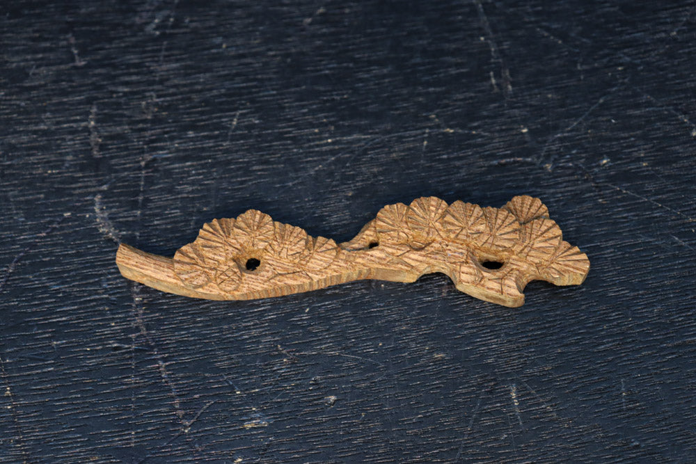 極小!! 小さなサイズに立派な松の木を描いた彫刻飾りセット DC8363