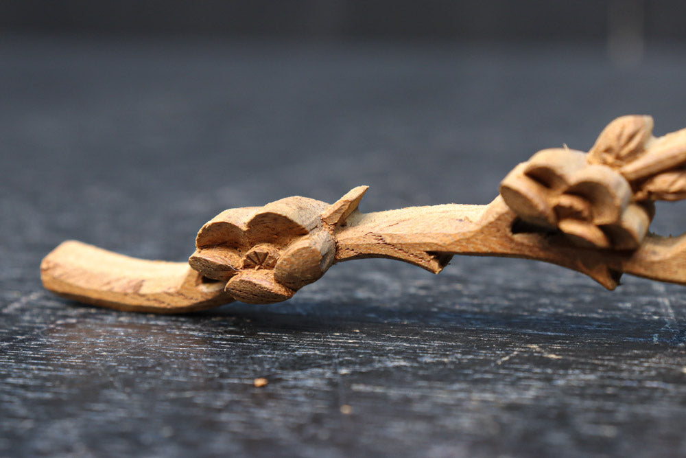 極小!! 可愛らしい梅の花が咲くとても小さな彫刻飾りセット　DC8364　在庫2個一組