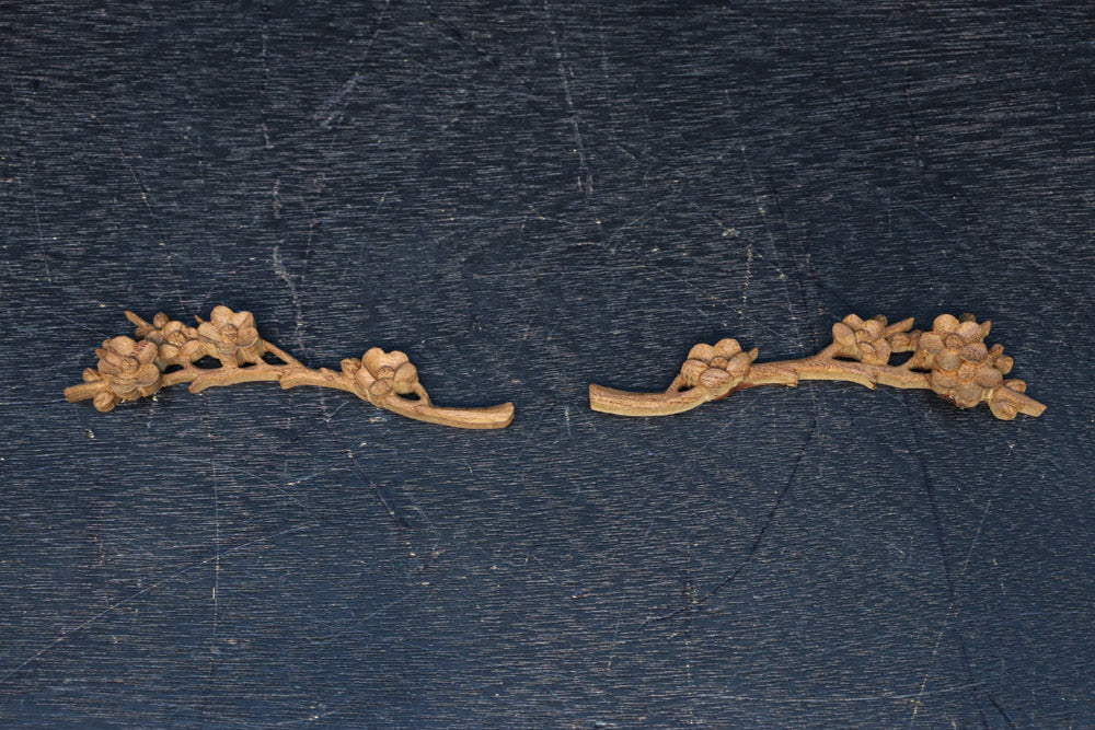 極小!! 可愛らしい梅の花が咲くとても小さな彫刻飾りセット　DC8364　在庫2個一組