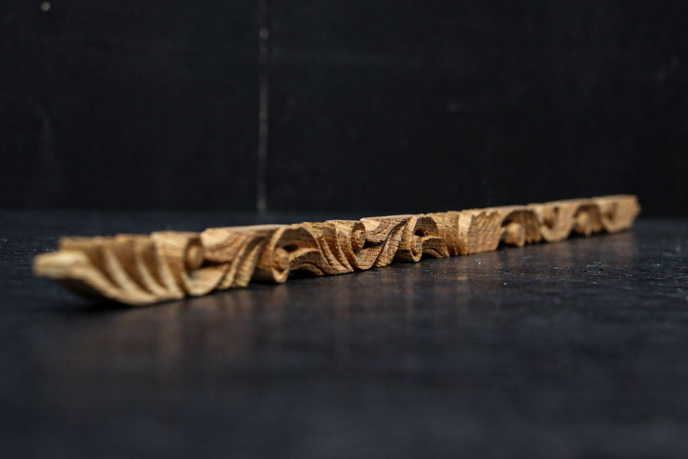 極細！！ 花と葉をシンメトリ－に描いた細長彫刻飾り　DC8367　在庫2本