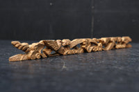 荒波を飛翔する波千鳥を描いた小さな彫刻飾り　DC8368ab　在庫(a:1 b:1)枚