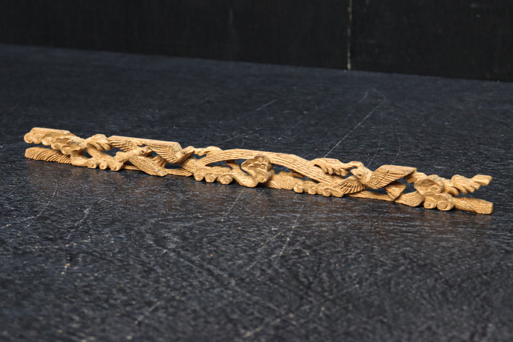 荒波を飛翔する波千鳥を描いた小さな彫刻飾り　DC8368ab　在庫(a:1 b:1)枚