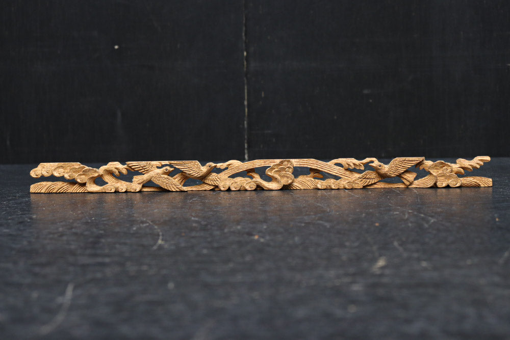 荒波を飛翔する波千鳥を描いた小さな彫刻飾り　DC8368ab　在庫(a:1 b:1)枚