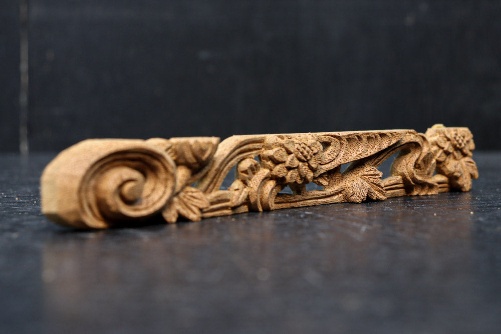 Small sculpture ornament DC8369ab