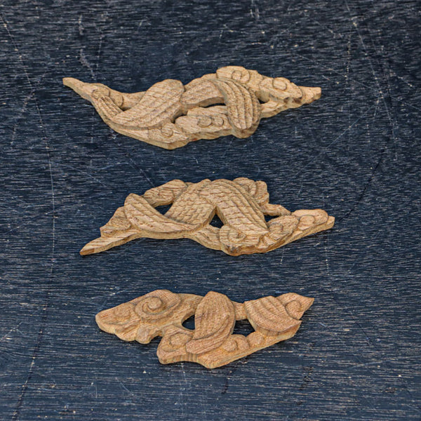 波の渦巻く模様を描いた小型彫刻飾り DC8370abc 在庫(a:1 b:1 c:1)枚