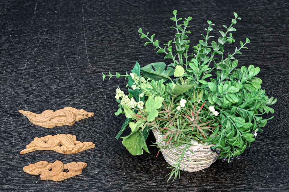 Small sculpture ornament DC8370abc