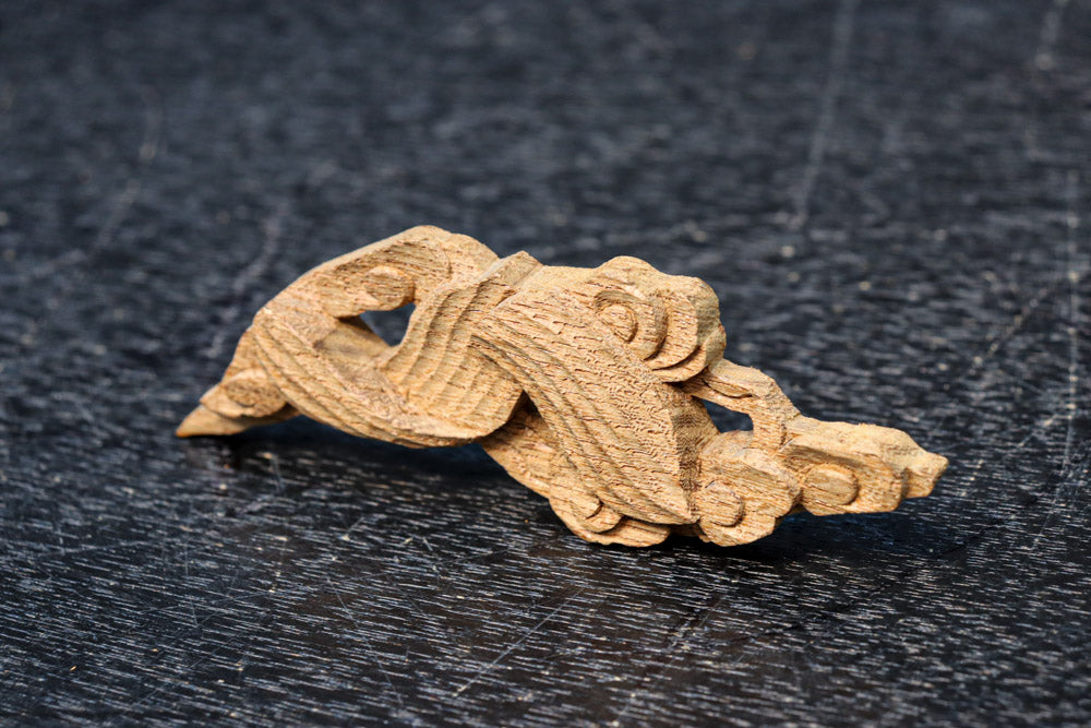 Small sculpture ornament DC8370abc