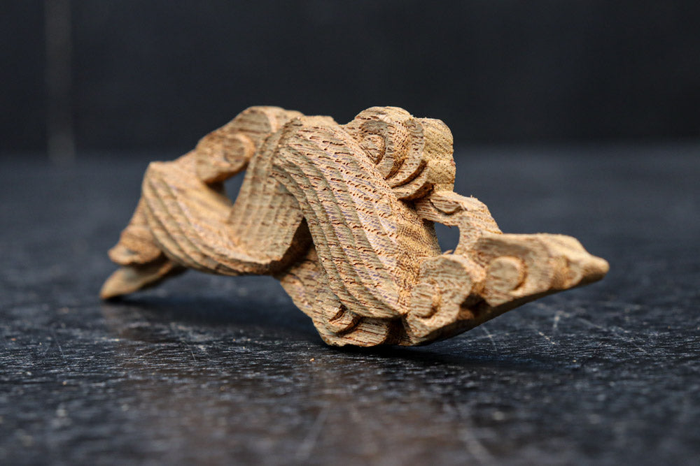 Small sculpture ornament DC8370abc