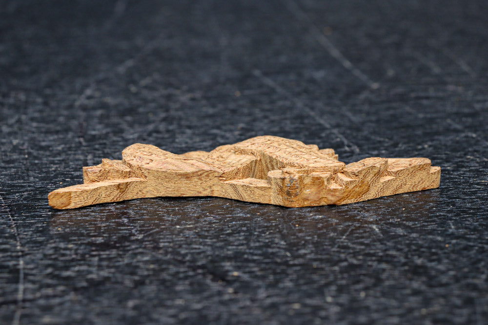 Small sculpture ornament DC8370abc