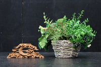 水辺の波模様を描いた小型彫刻飾り　DC8371　在庫7枚