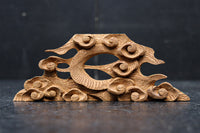 水辺の波模様を描いた小型彫刻飾り　DC8371　在庫7枚