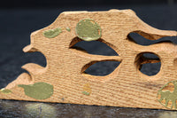 水辺の波模様を描いた小型彫刻飾り　DC8371　在庫7枚