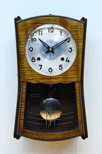 木目調の色合いが映える壁掛け時計【不動】　DC8383